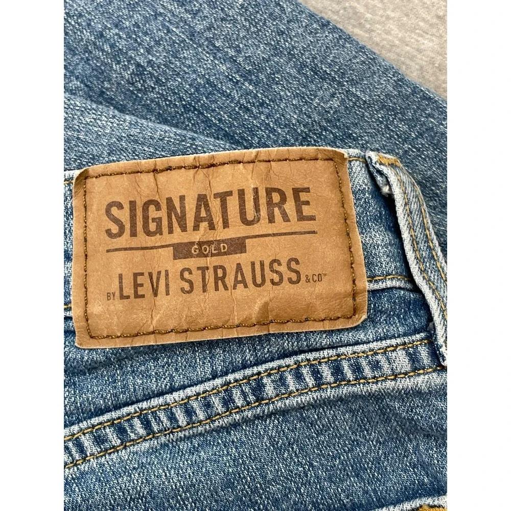 Levis Jeans Mens 38 x 30 Blue Cotton Blend Stretch Relaxed Straight Signature